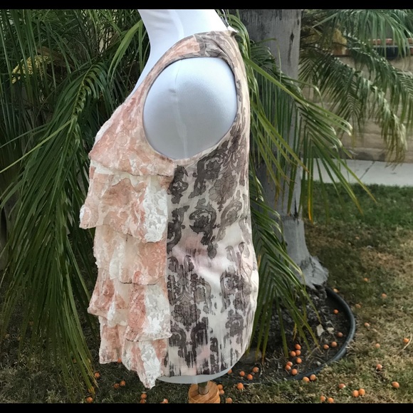 CHICO’S Ruffle Top - Picture 2 of 5